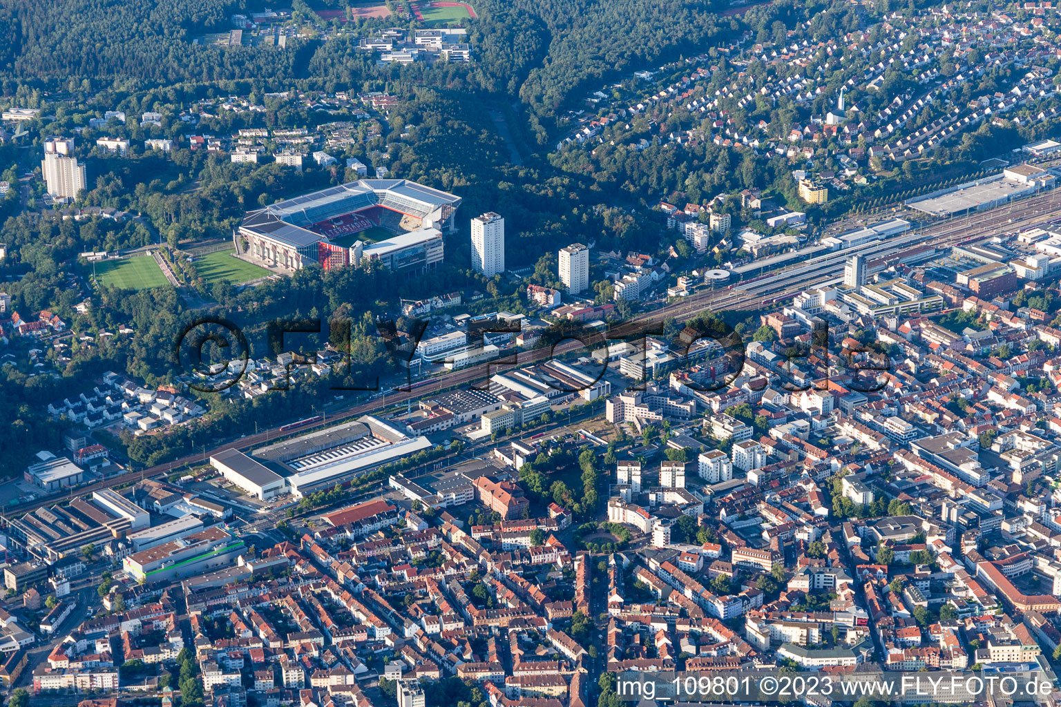 Vue aérienne de Stade Fritz Walter à Kaiserslautern dans le département Rhénanie-Palatinat, Allemagne
