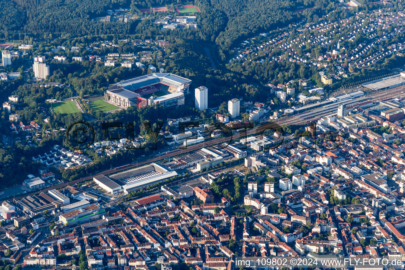 Vue aérienne de Stade Fritz Walter à Kaiserslautern dans le département Rhénanie-Palatinat, Allemagne