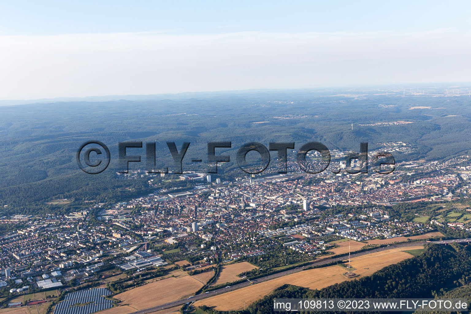 Kaiserslautern dans le département Rhénanie-Palatinat, Allemagne depuis l'avion
