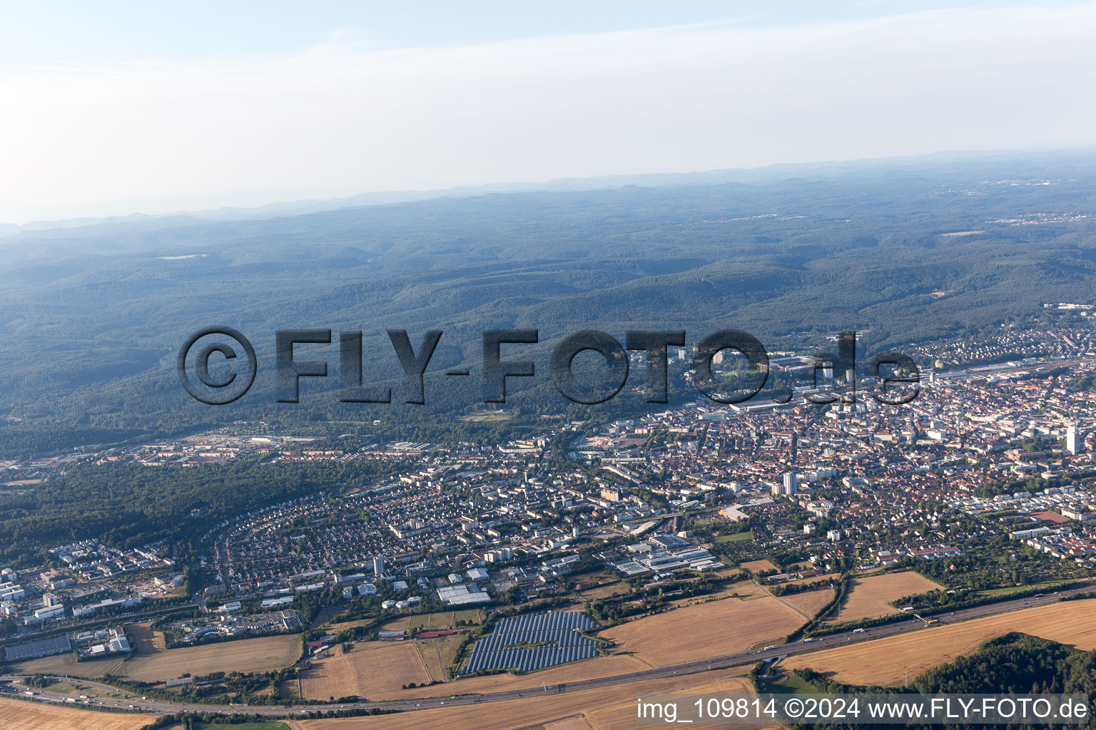 Vue d'oiseau de Kaiserslautern dans le département Rhénanie-Palatinat, Allemagne