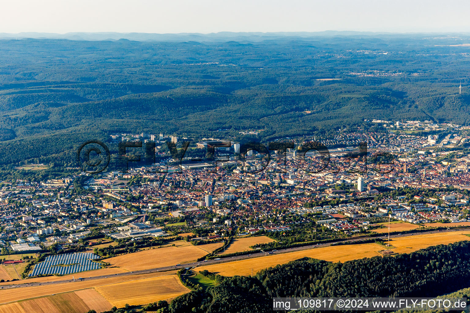 Enregistrement par drone de Kaiserslautern dans le département Rhénanie-Palatinat, Allemagne