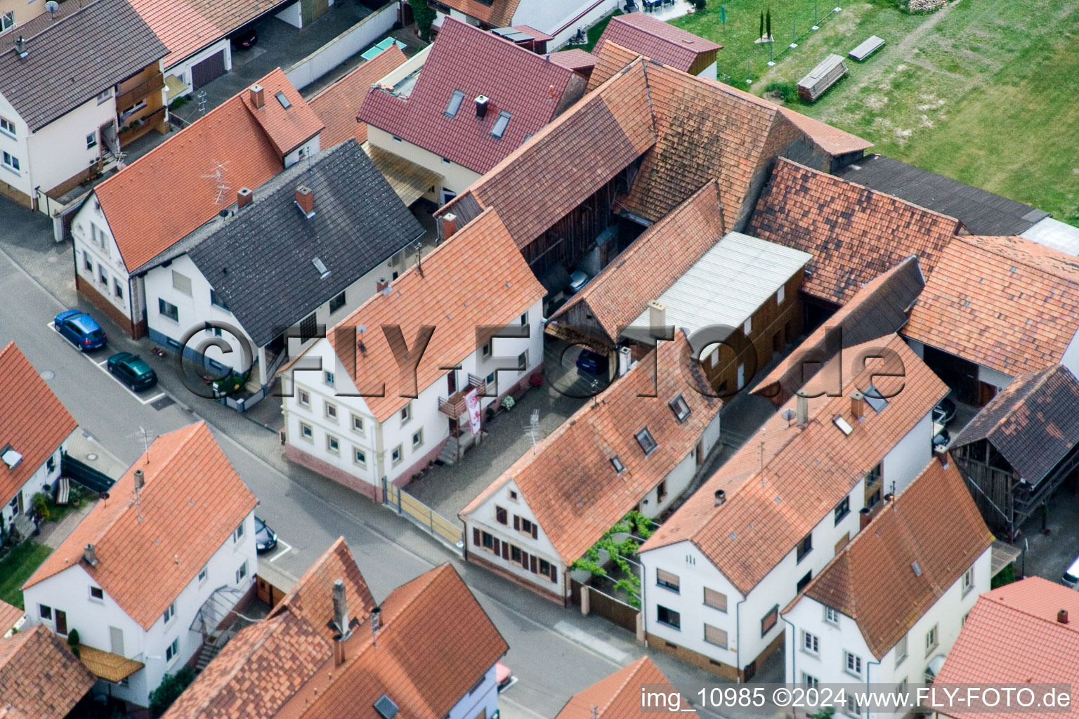 Vue d'oiseau de Erlenbach bei Kandel dans le département Rhénanie-Palatinat, Allemagne