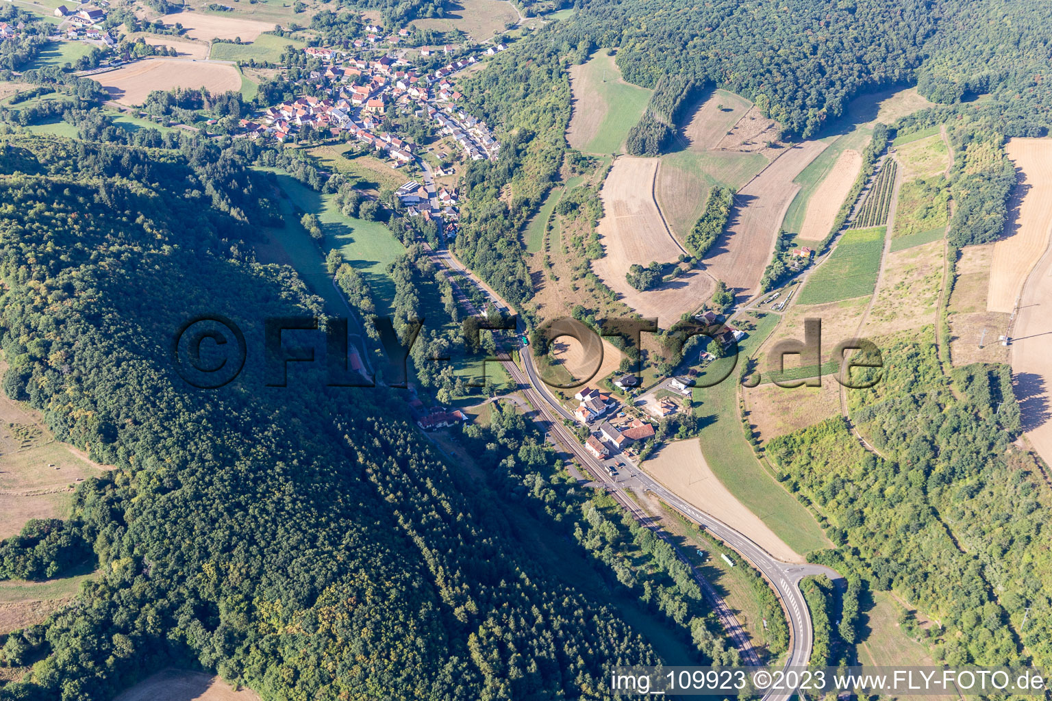 Vue aérienne de Domaine viticole Hahnmühle de P.&M. Linxweiler à Mannweiler-Cölln dans le département Rhénanie-Palatinat, Allemagne