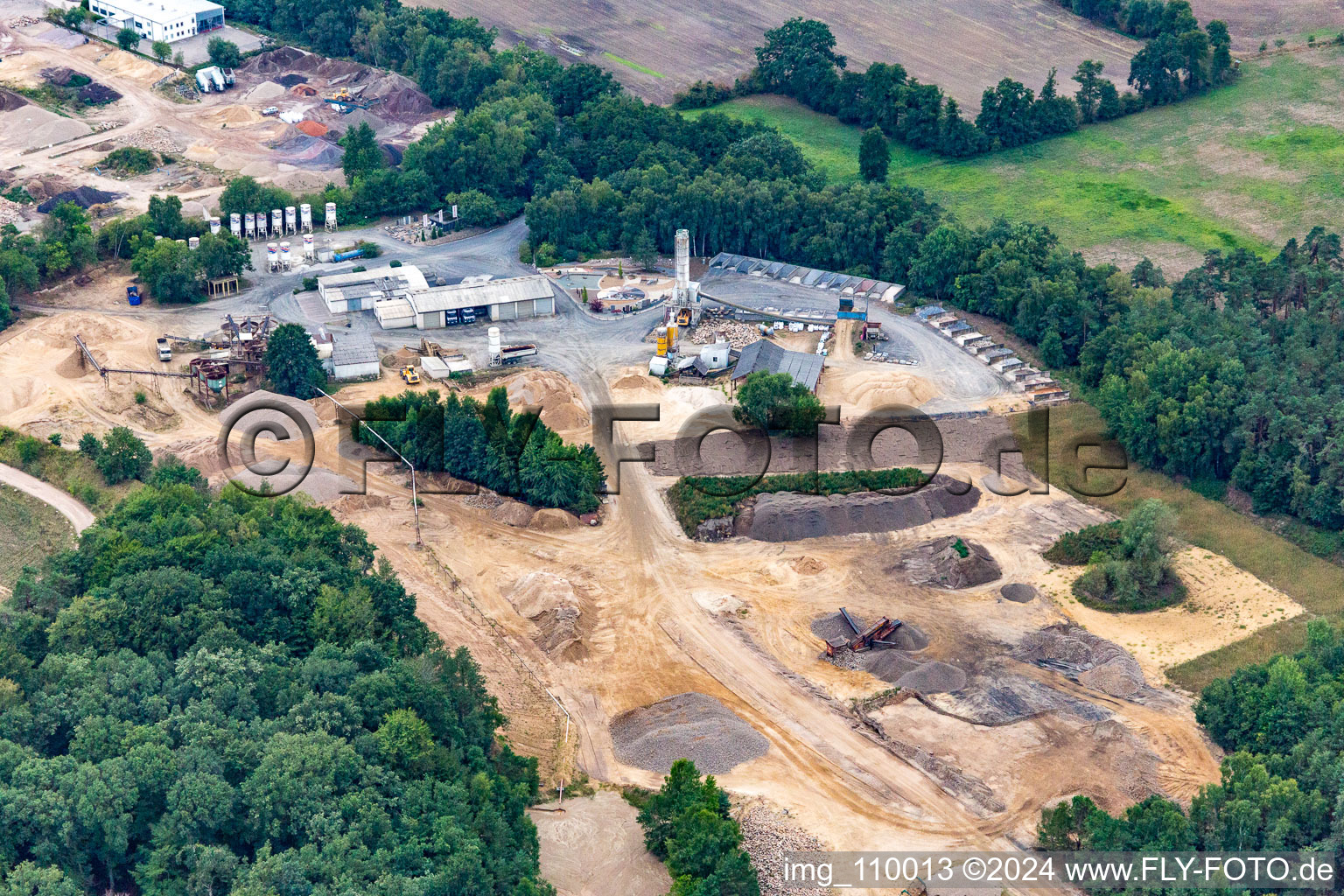 Vue aérienne de Gravière à Barendorf dans le département Basse-Saxe, Allemagne