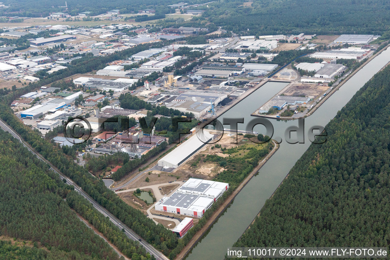 Photographie aérienne de Zone industrielle au port à Lüneburg dans le département Basse-Saxe, Allemagne