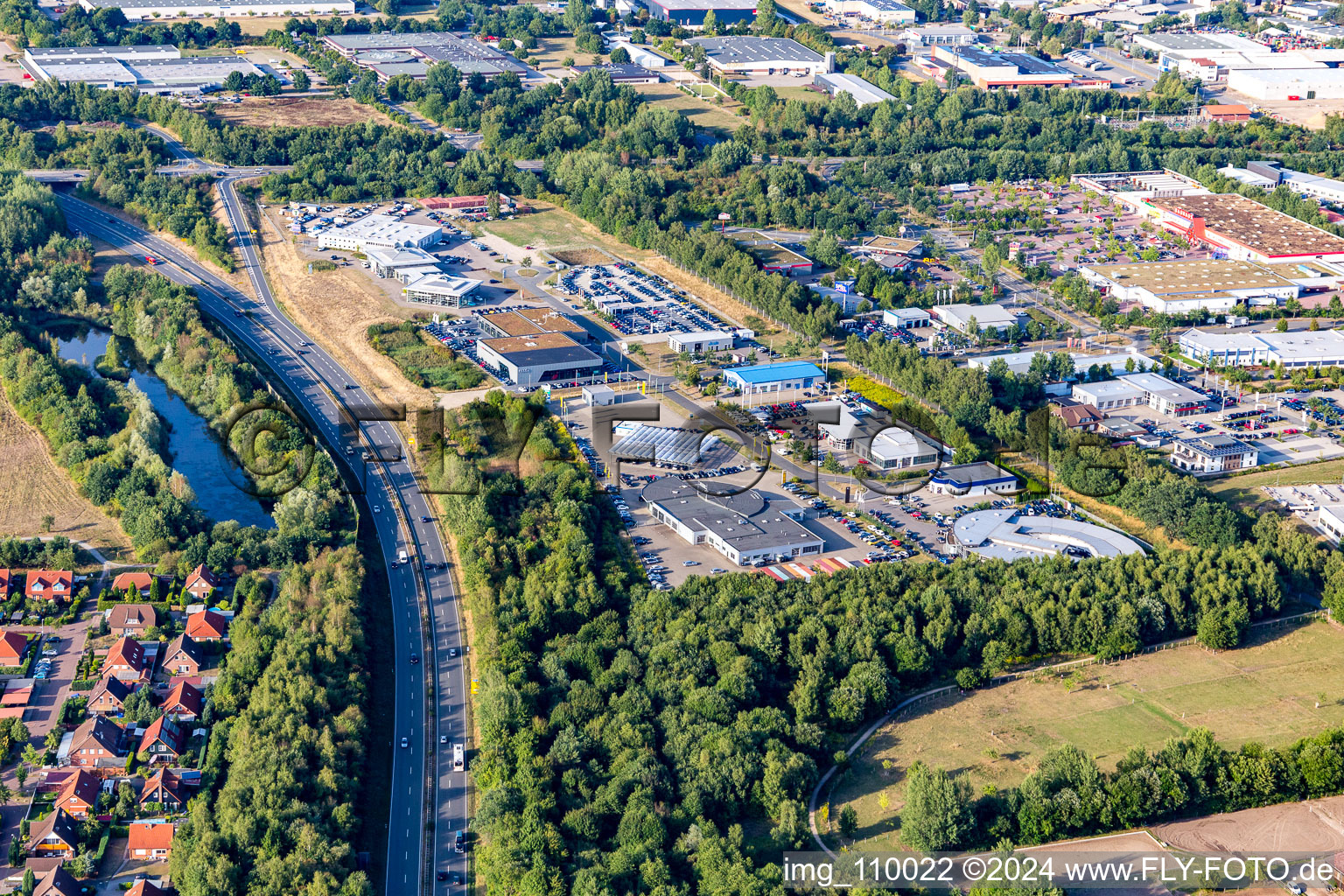 Vue aérienne de Zone commerciale August-Horch-Straße à le quartier Kaltenmoor in Lüneburg dans le département Basse-Saxe, Allemagne