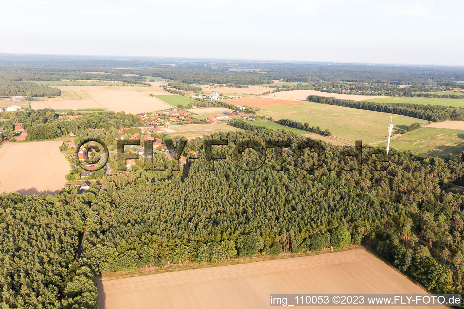 Vue aérienne de Drögennindorf dans le département Basse-Saxe, Allemagne