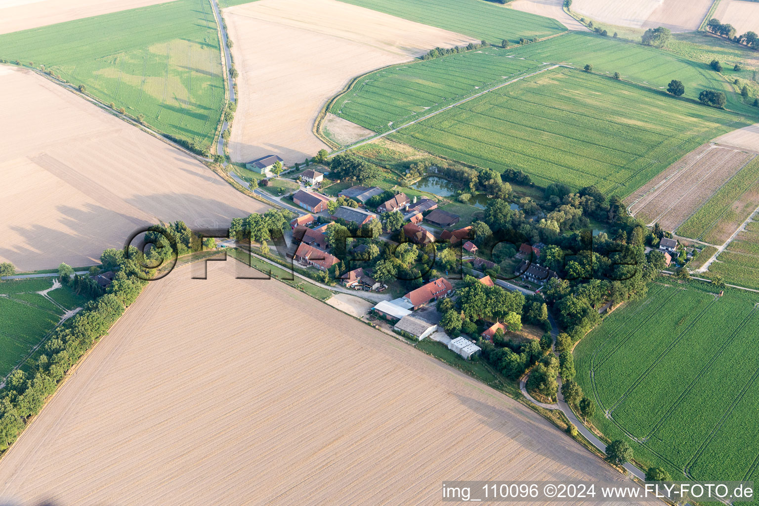 Vue aérienne de Addensthorpe à le quartier Addenstorf in Jelmstorf dans le département Basse-Saxe, Allemagne