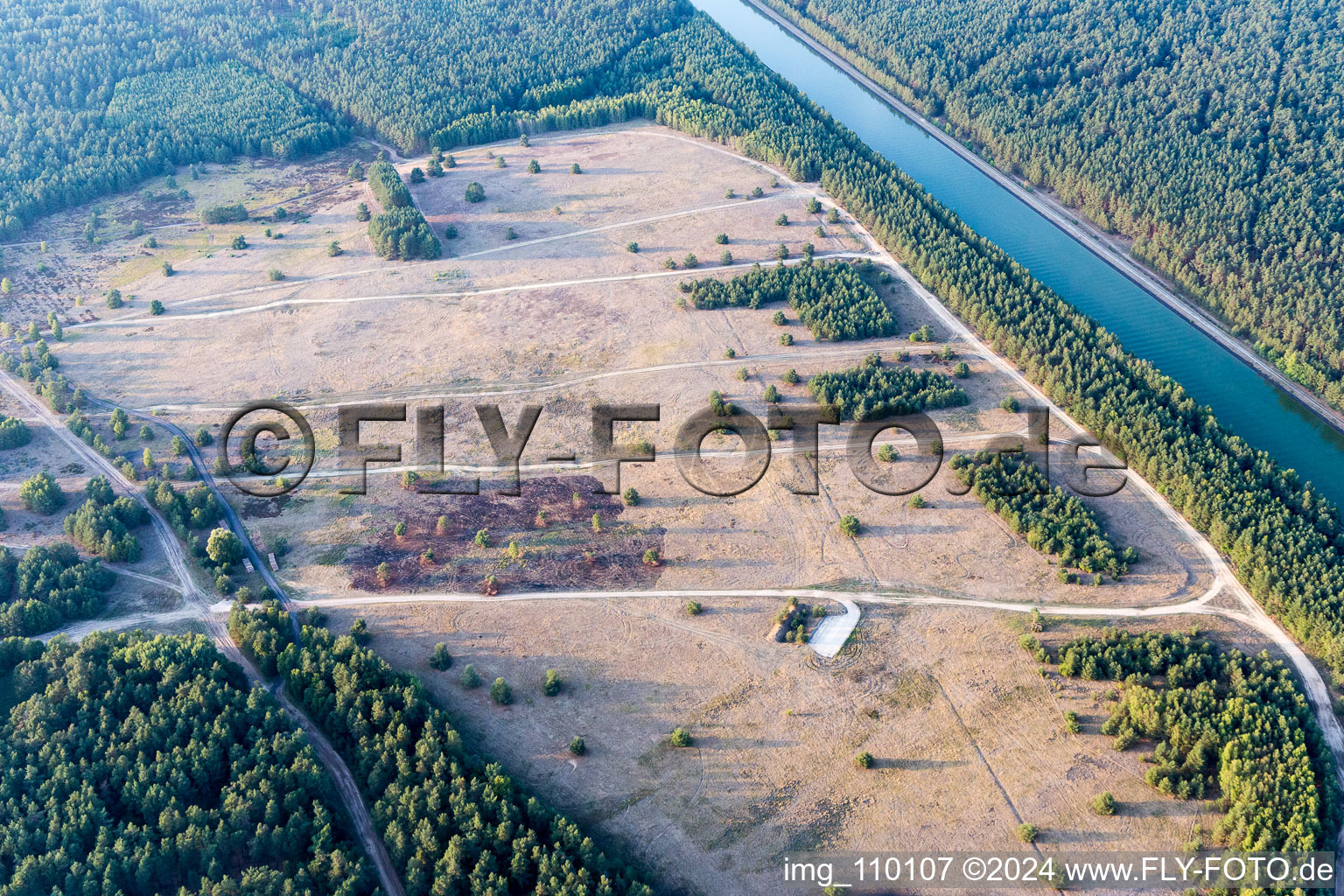 Vue aérienne de Site de la zone d'entraînement militaire TÜP, zone d'entraînement Lüneburg Wendisch-Evern à Wendisch Evern dans le département Basse-Saxe, Allemagne