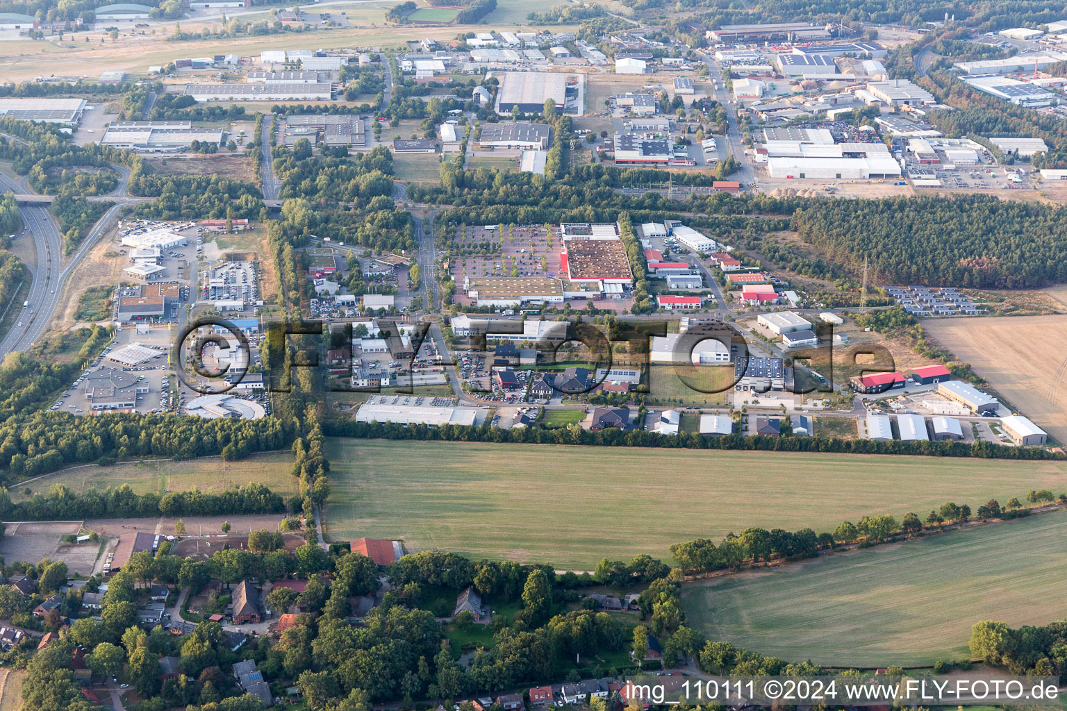 Zone industrielle au port à Lüneburg dans le département Basse-Saxe, Allemagne d'en haut