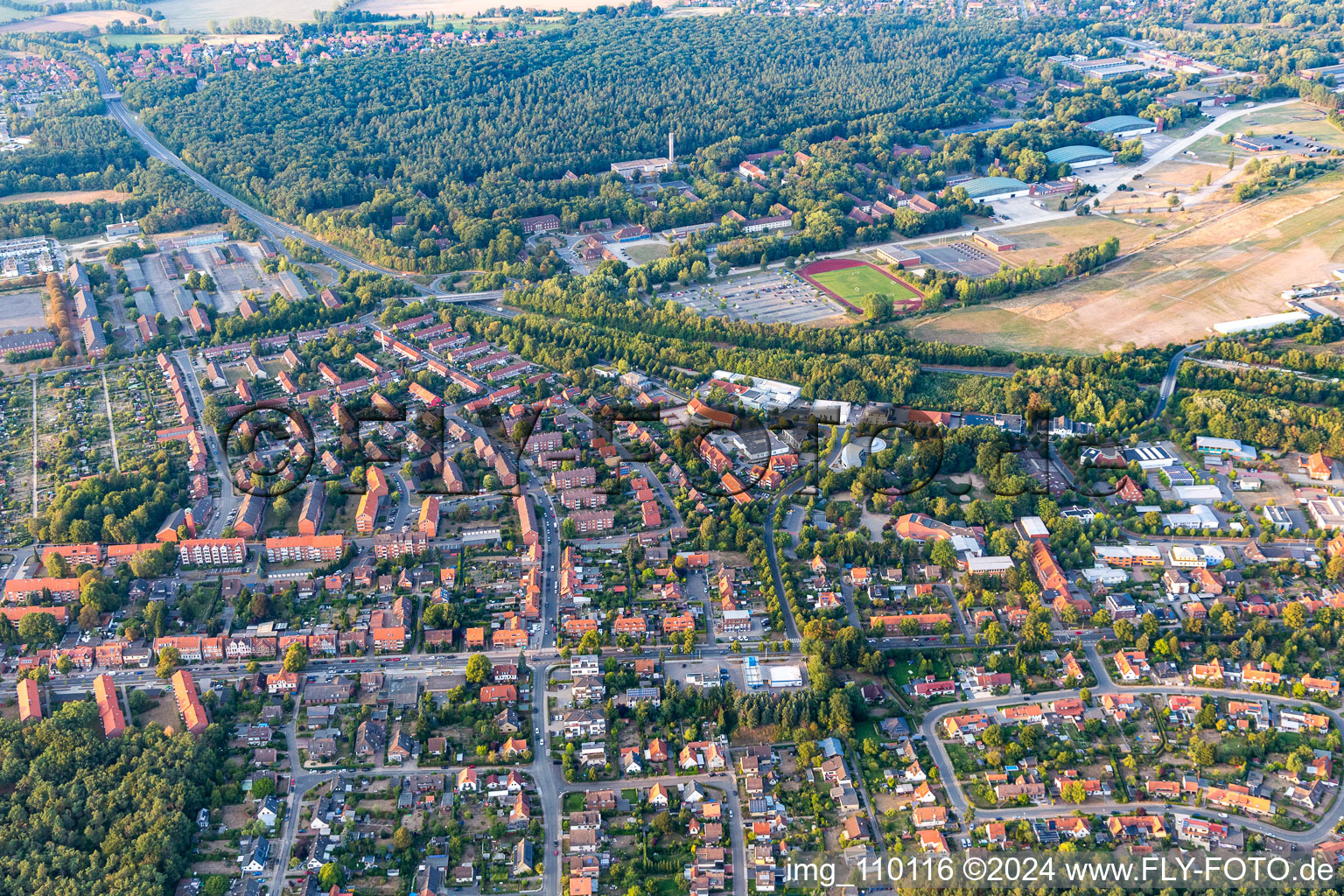 Vue aérienne de Du sud à le quartier Neuhagen in Lüneburg dans le département Basse-Saxe, Allemagne