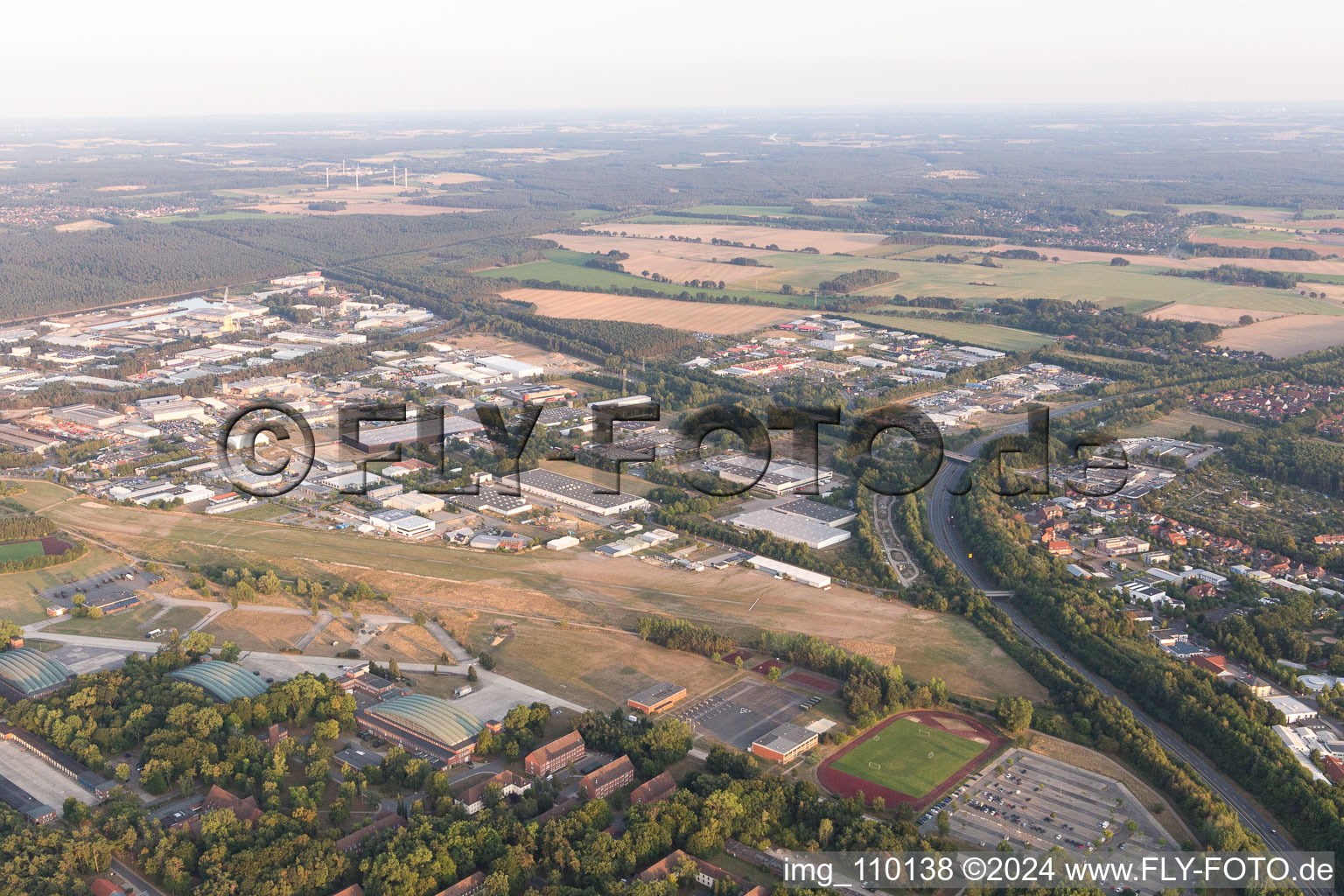 Vue oblique de Aérodrome à Lüneburg dans le département Basse-Saxe, Allemagne