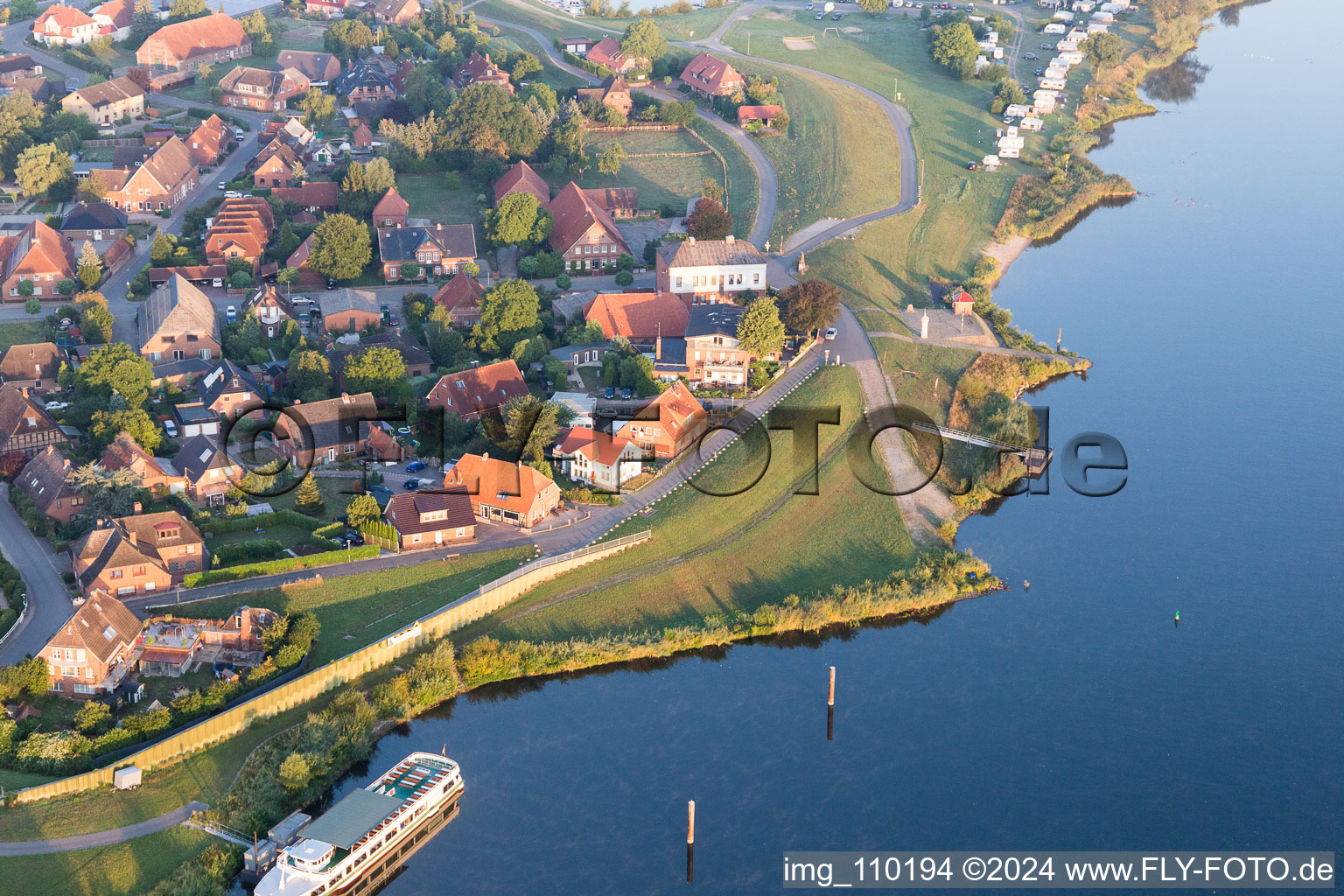 Vue oblique de Artlenburg dans le département Basse-Saxe, Allemagne