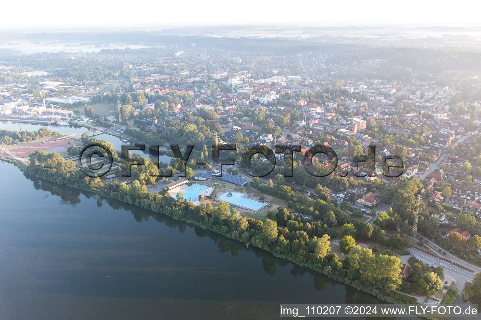 Vue aérienne de Geesthacht dans le département Schleswig-Holstein, Allemagne