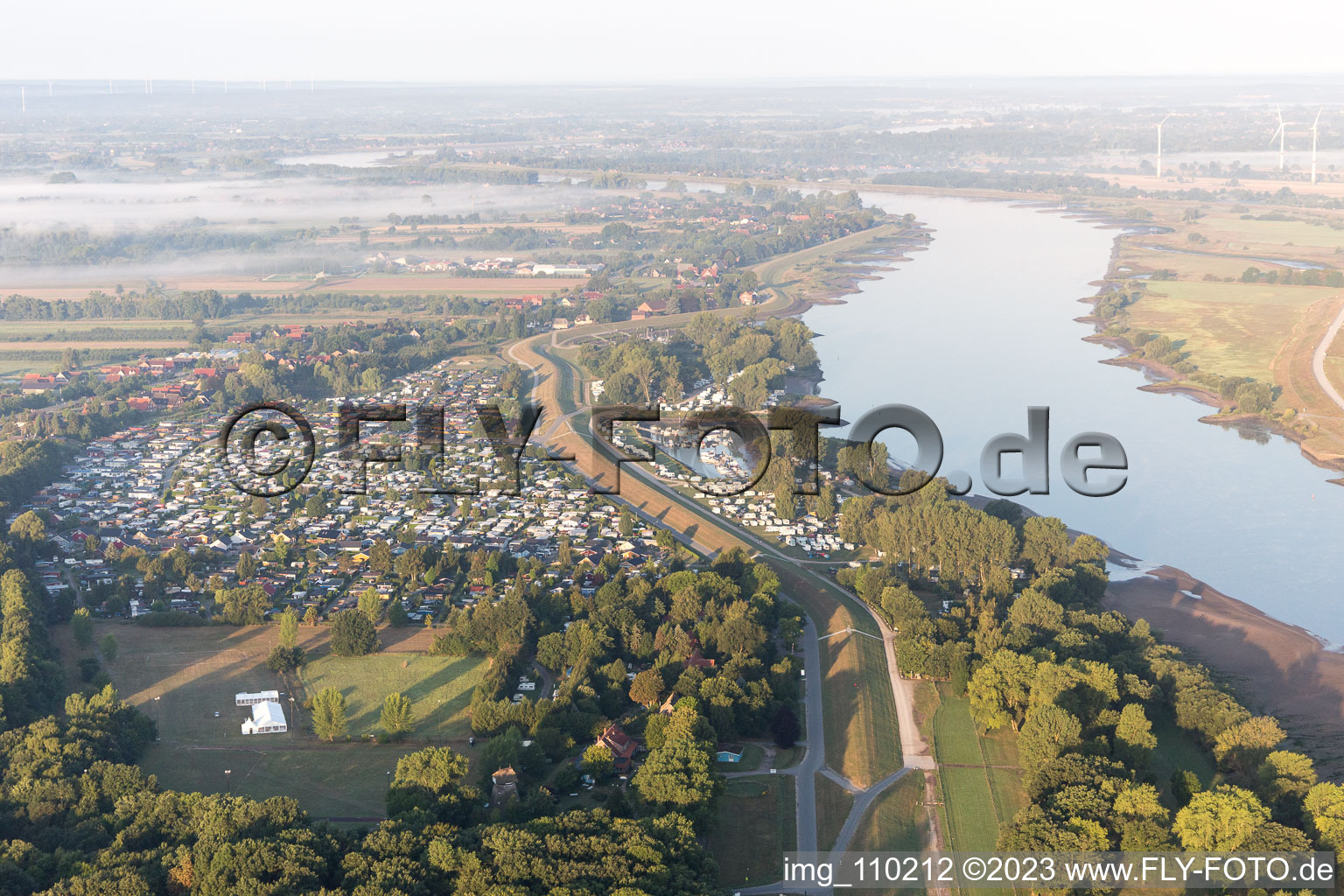Vue aérienne de Camping Stover Strand à Stove dans le département Basse-Saxe, Allemagne
