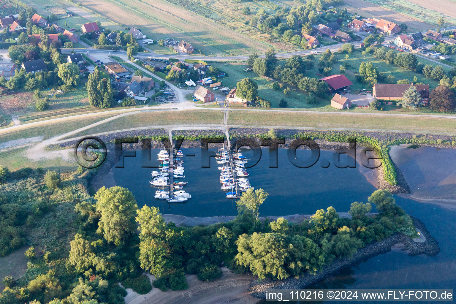 Vue aérienne de Port à Elbstorf dans le département Basse-Saxe, Allemagne