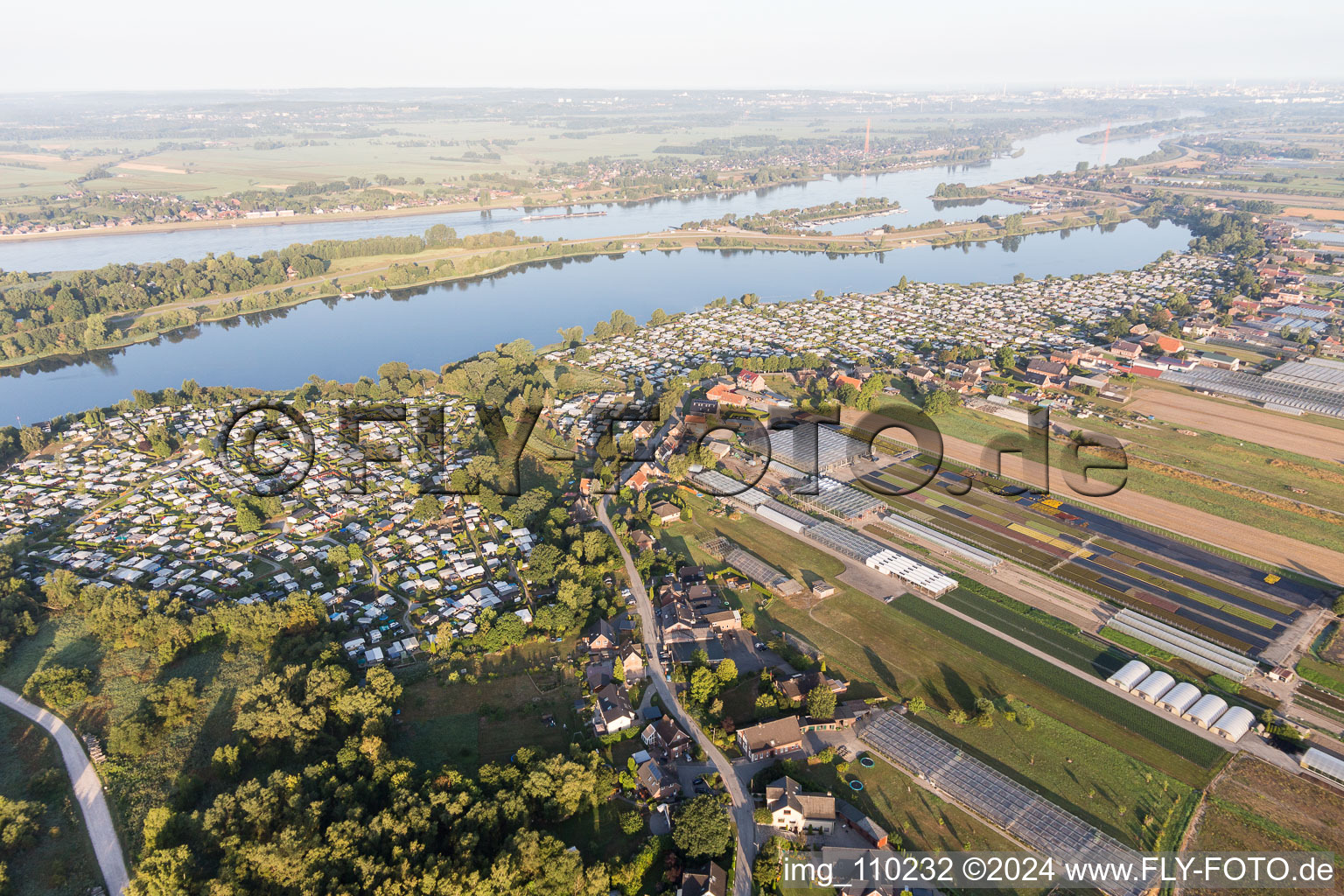 Vue aérienne de Camping Oortkaten à Fünfhausen dans le département Hambourg, Allemagne