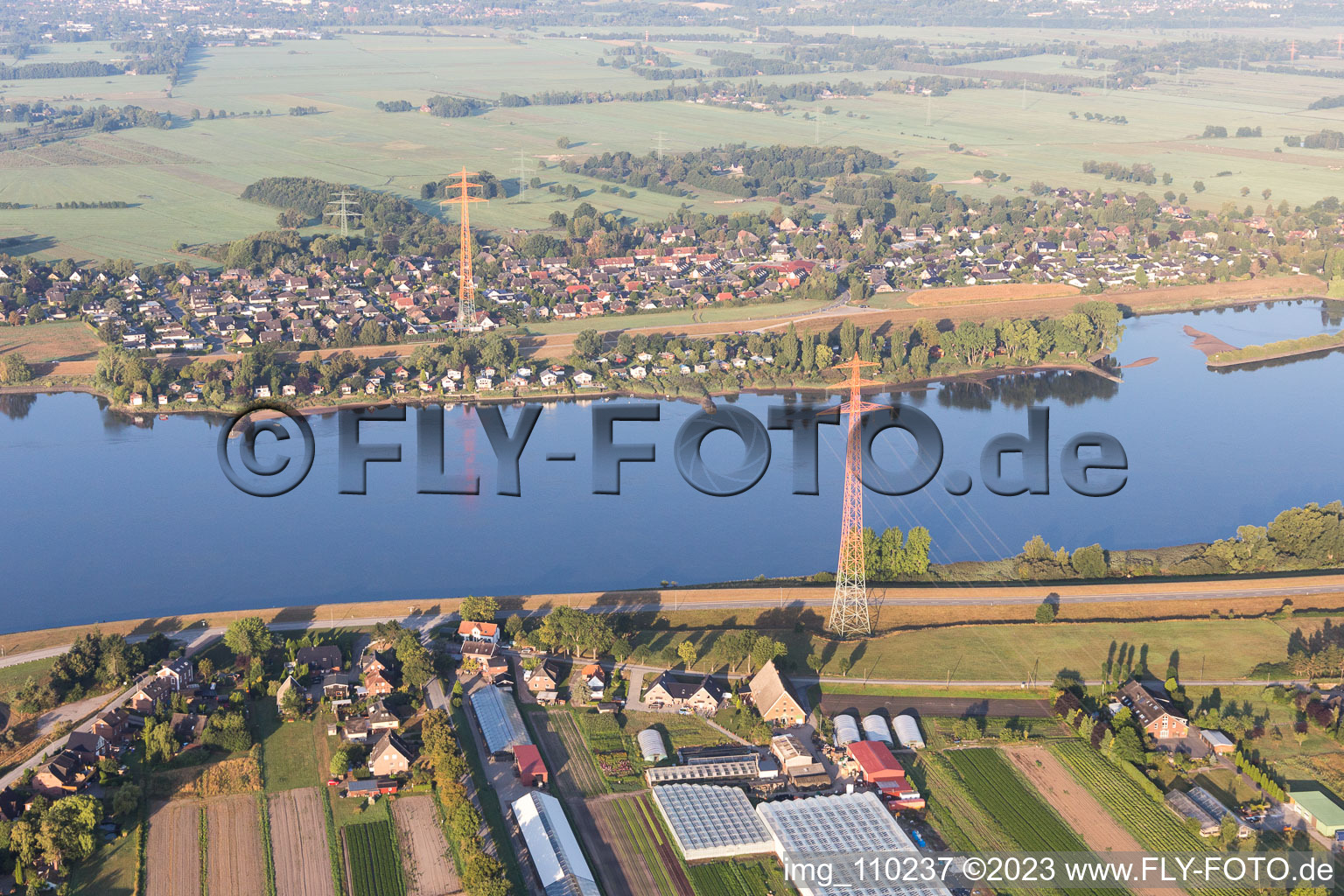 Vue aérienne de Haute tension à Oortkaten dans le département Hambourg, Allemagne
