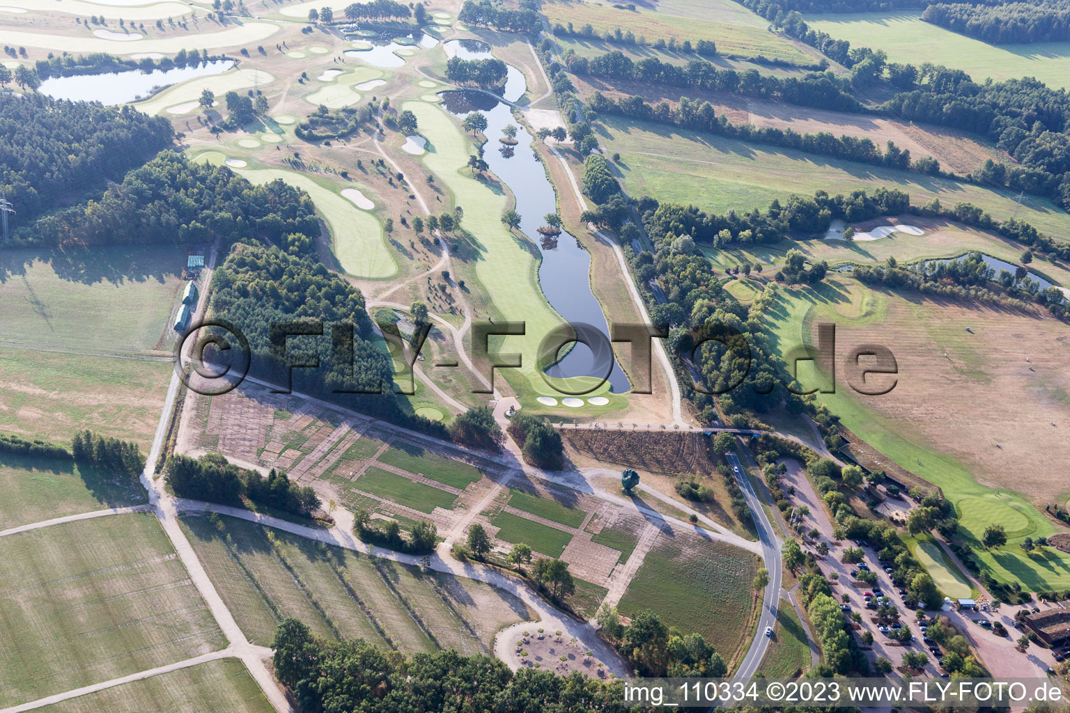 Terrain du parcours de golf Green Eagle à Winsen (Luhe) dans le département Basse-Saxe, Allemagne hors des airs
