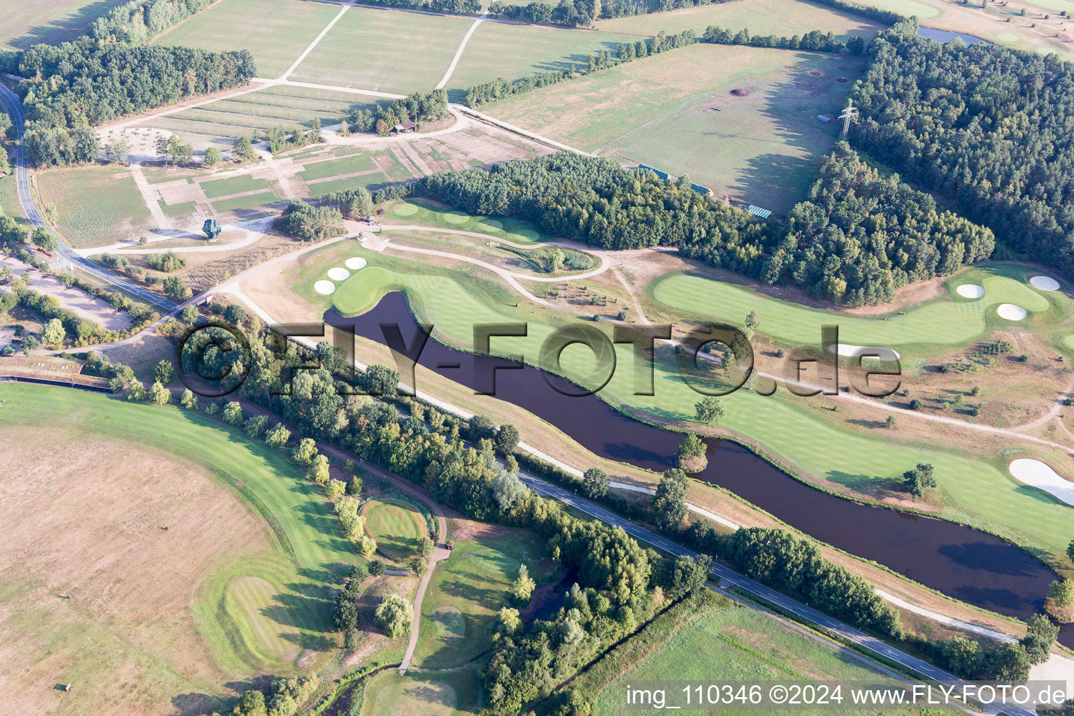 Terrain du parcours de golf Green Eagle à Winsen (Luhe) dans le département Basse-Saxe, Allemagne vue du ciel