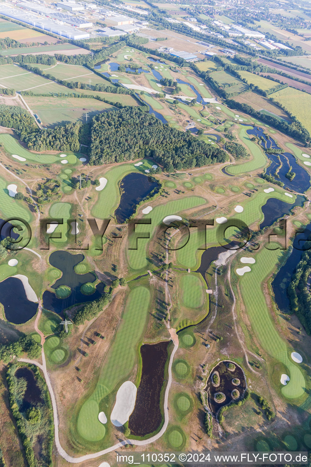Terrain du parcours de golf Green Eagle à Winsen (Luhe) dans le département Basse-Saxe, Allemagne depuis l'avion