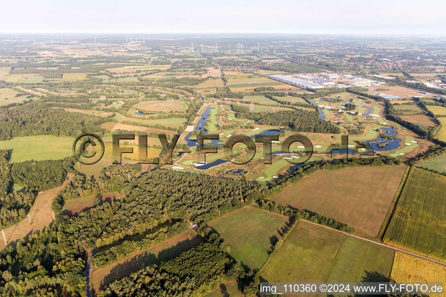 Terrain du parcours de golf Green Eagle à Winsen (Luhe) dans le département Basse-Saxe, Allemagne d'un drone