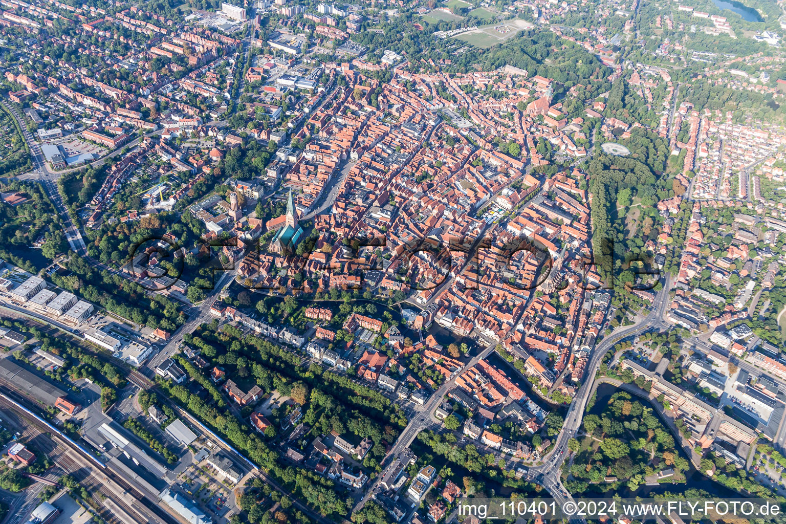 Photographie aérienne de Vieille ville et centre-ville à Lüneburg dans le département Basse-Saxe, Allemagne