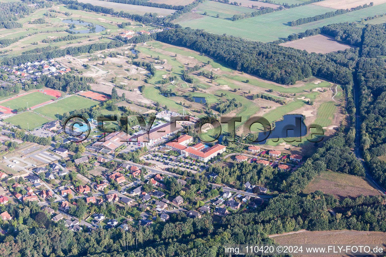 Vue aérienne de Terrain du golf Golf Resort Adendorf à Adendorf dans le département Basse-Saxe, Allemagne