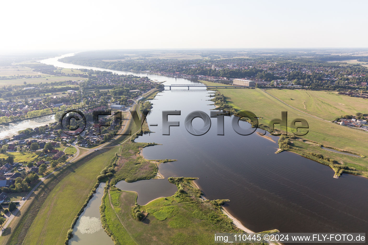 Vue aérienne de Contreforts de l'Elbe à Barförde dans le département Basse-Saxe, Allemagne