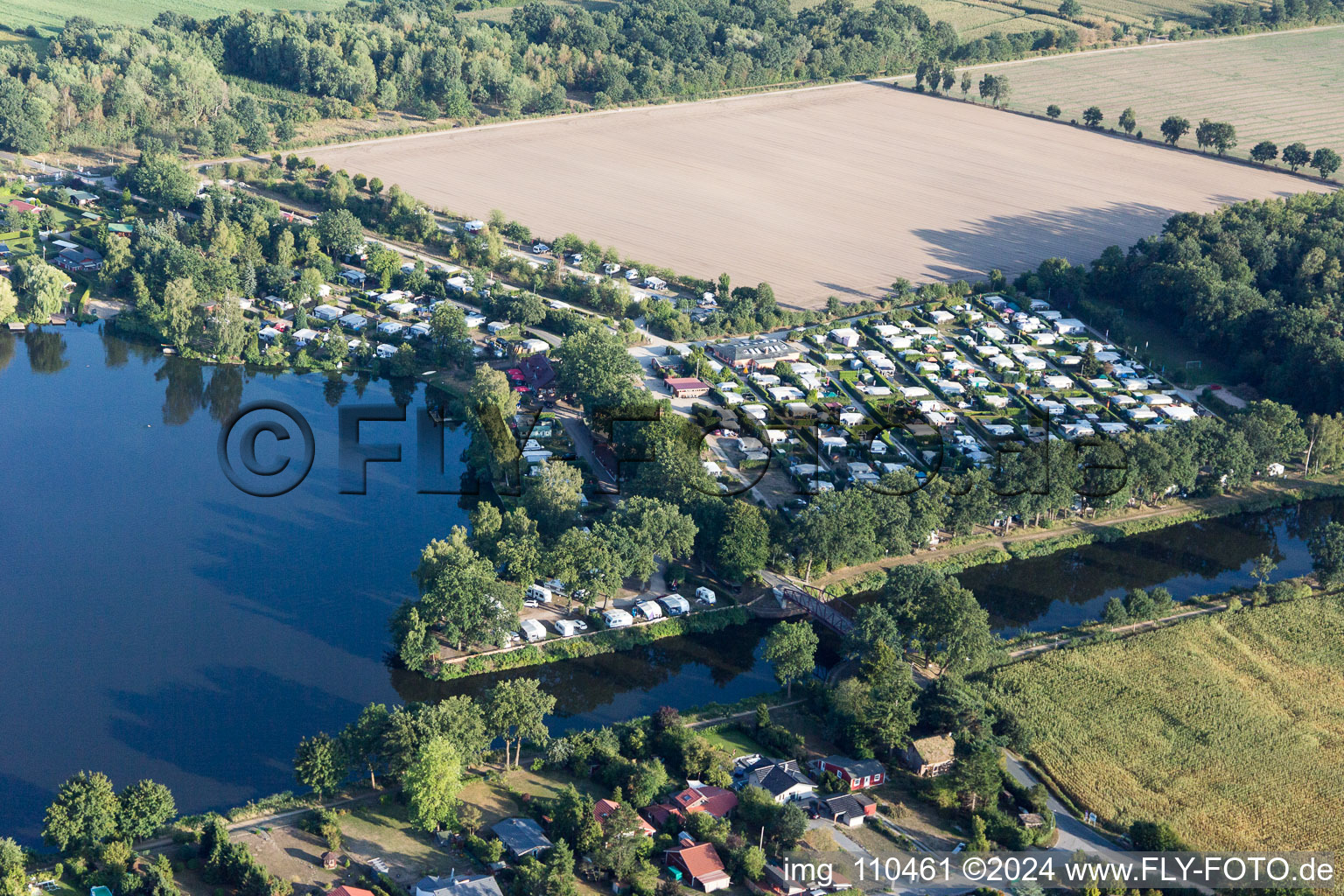 Photographie aérienne de Camping Lac Lanzer à Basedow dans le département Schleswig-Holstein, Allemagne