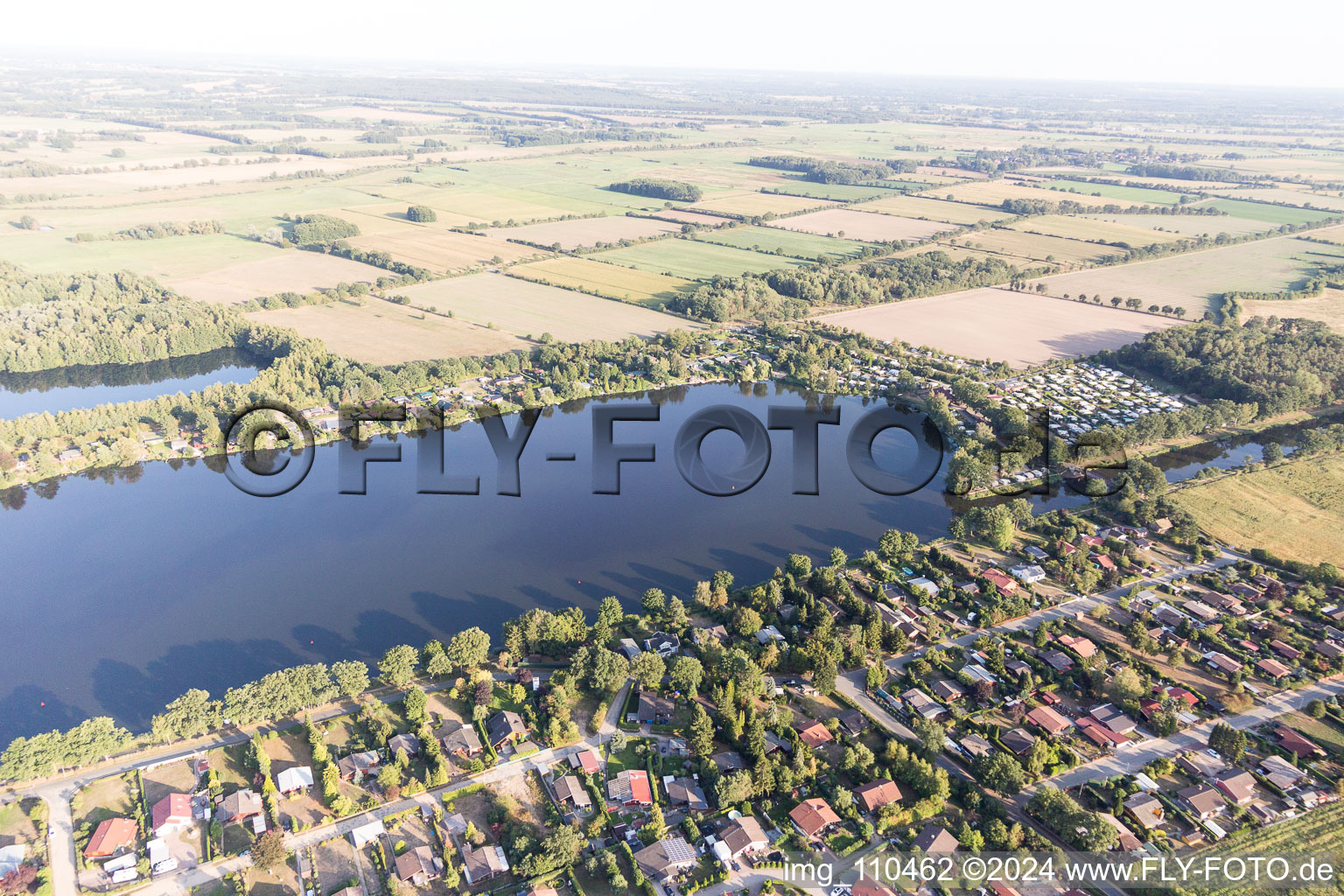 Vue oblique de Camping Lac Lanzer à Basedow dans le département Schleswig-Holstein, Allemagne