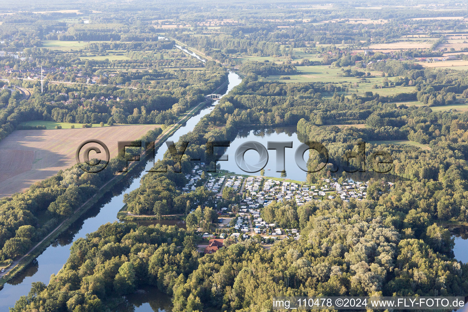 Vue aérienne de Camping Lac à la Truite à Witzeeze dans le département Schleswig-Holstein, Allemagne