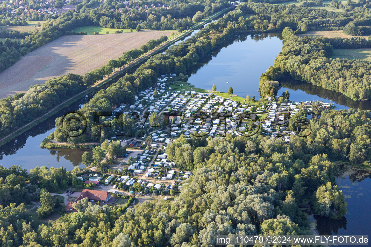 Vue aérienne de Camping Lac à la Truite à Witzeeze dans le département Schleswig-Holstein, Allemagne