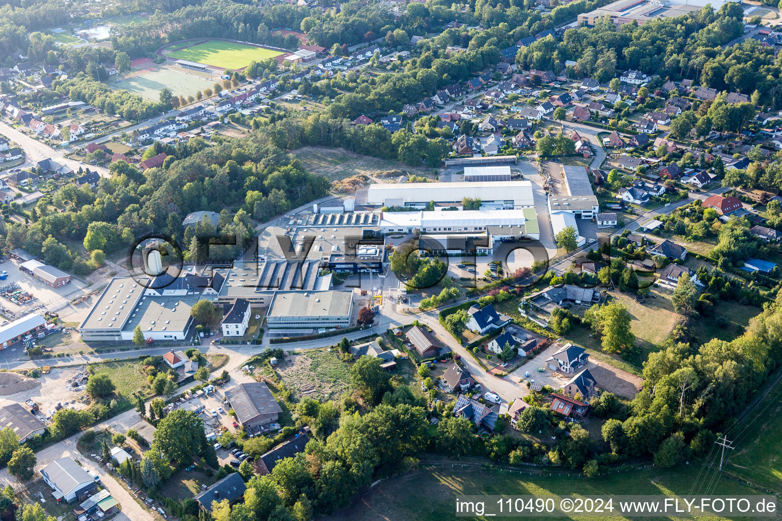 Vue aérienne de Zone commerciale et établissement d'entreprises sur la Berliner Straße à Büchen dans le département Schleswig-Holstein, Allemagne