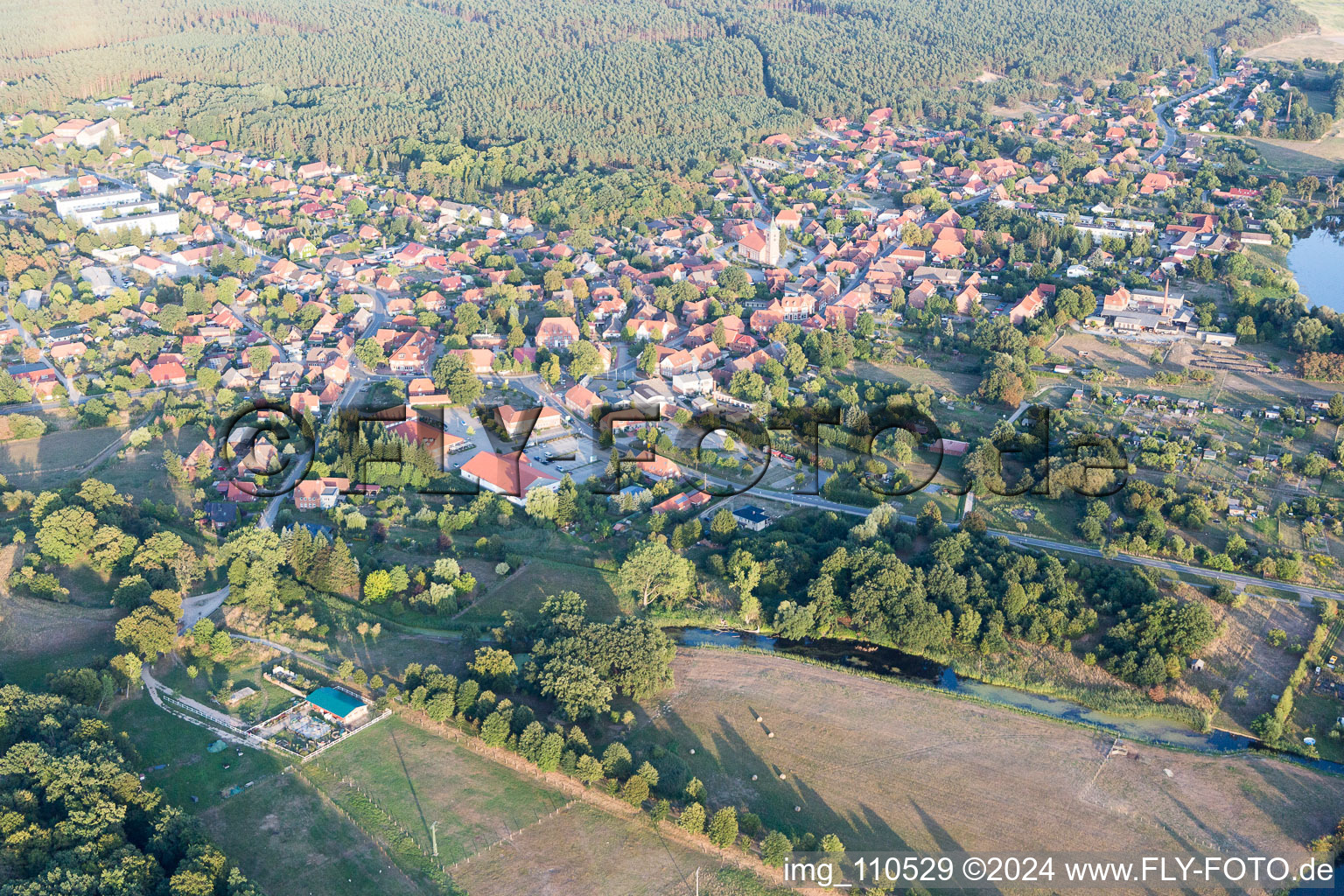 Vue aérienne de Amt Neuhaus dans le département Basse-Saxe, Allemagne