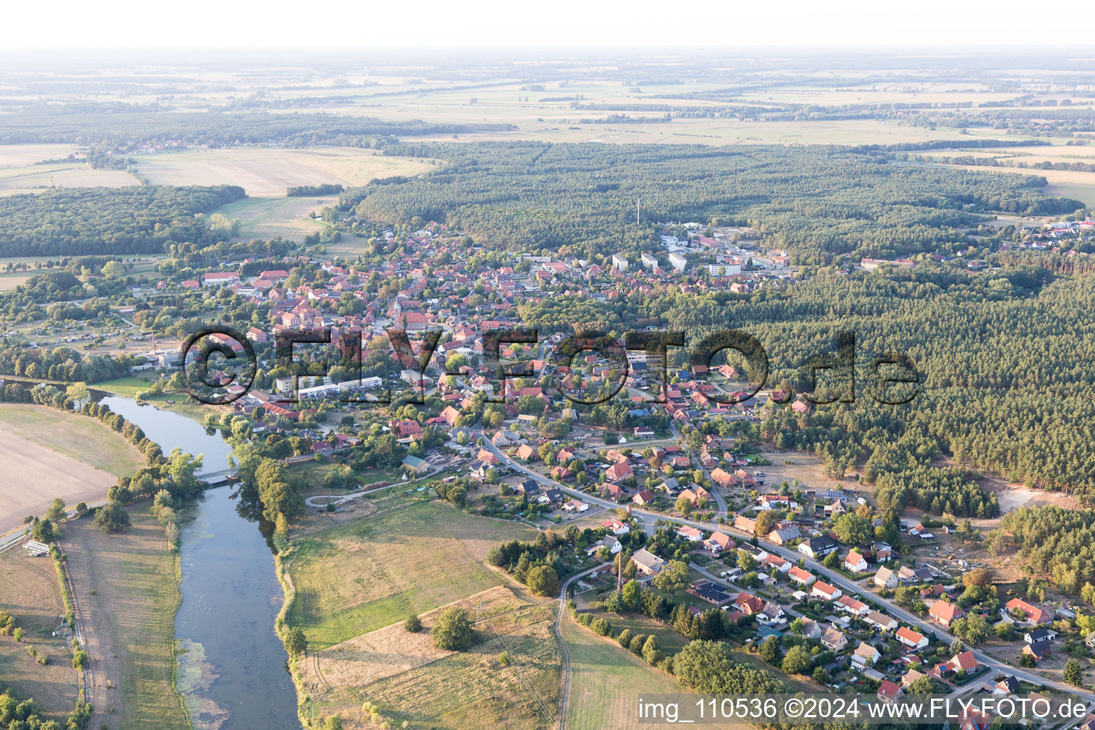 Vue oblique de Amt Neuhaus dans le département Basse-Saxe, Allemagne