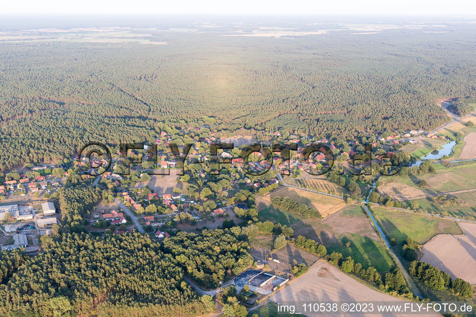 Vue aérienne de Stapel dans le département Basse-Saxe, Allemagne