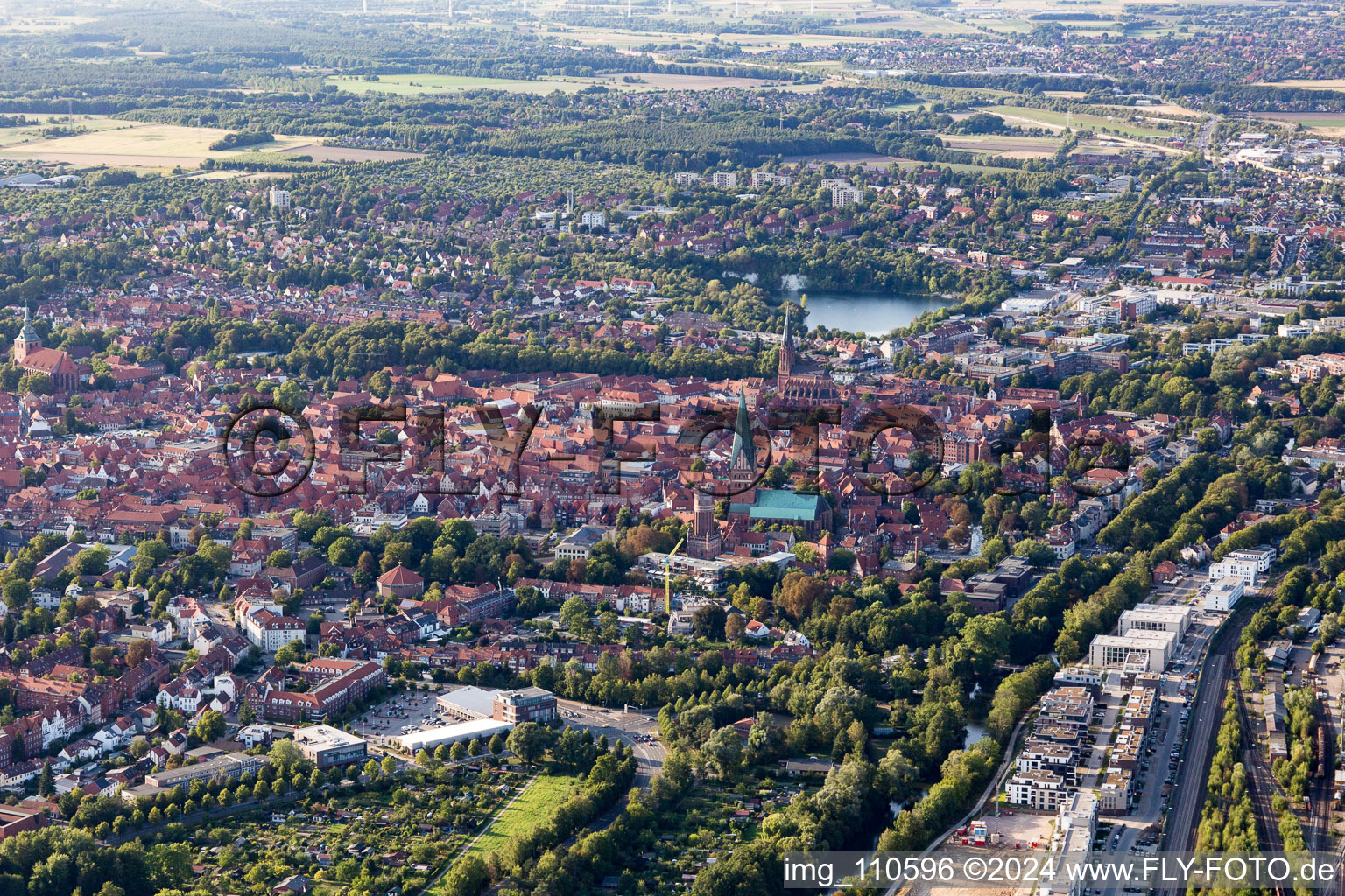 Vieille ville et centre-ville à Lüneburg dans le département Basse-Saxe, Allemagne d'en haut