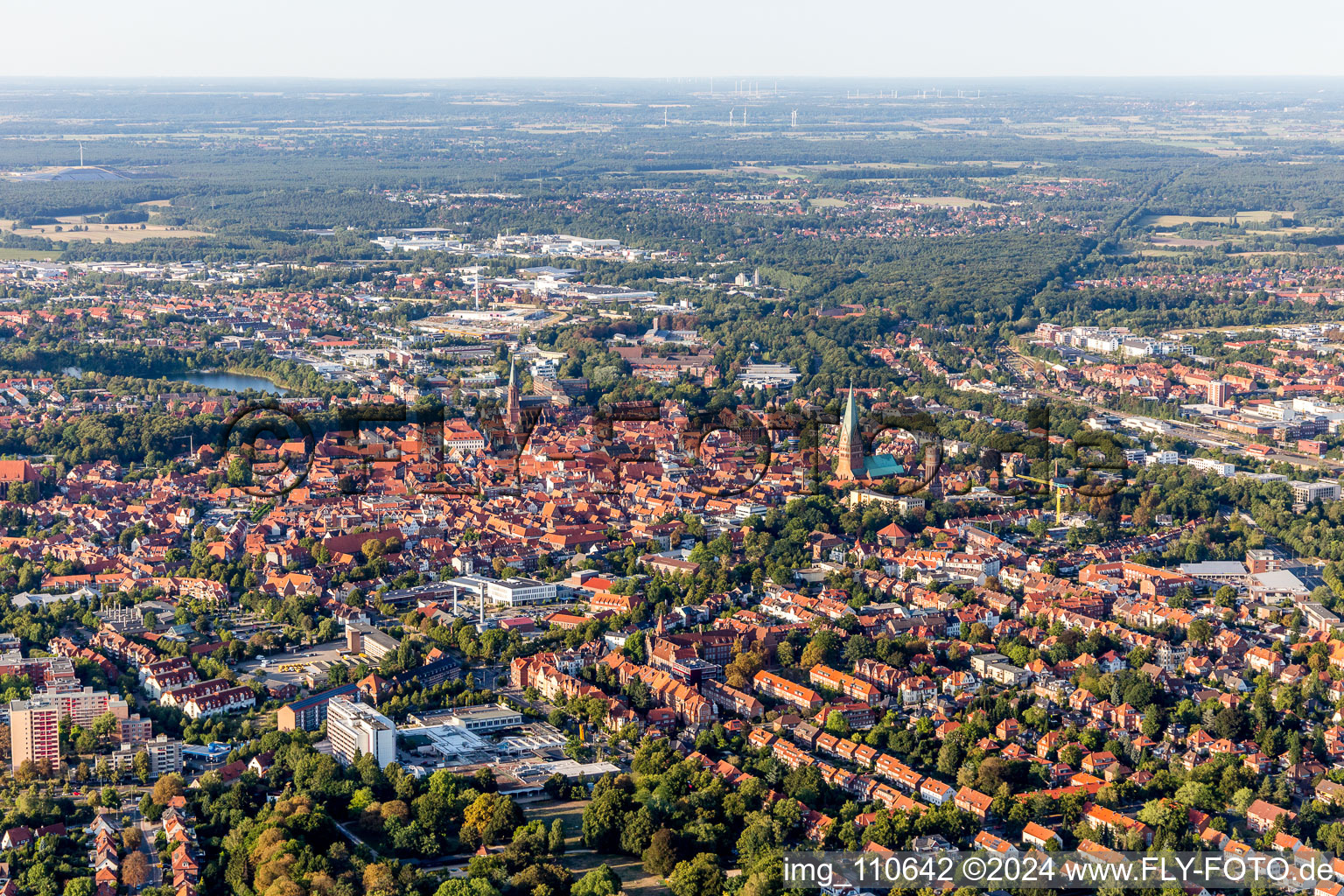 Vieille ville et centre-ville à Lüneburg dans le département Basse-Saxe, Allemagne vue d'en haut