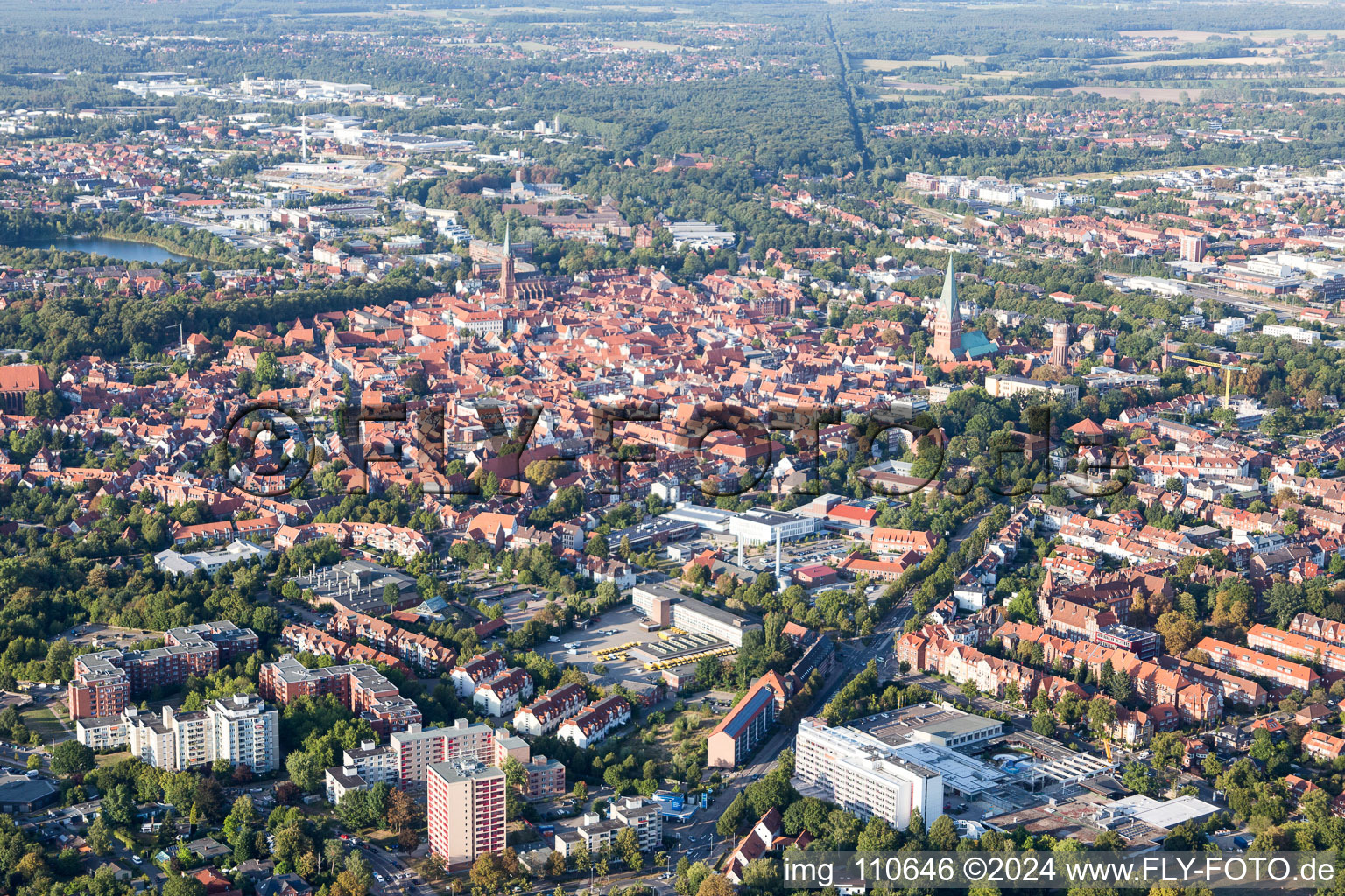 Vue d'oiseau de Vieille ville et centre-ville à Lüneburg dans le département Basse-Saxe, Allemagne