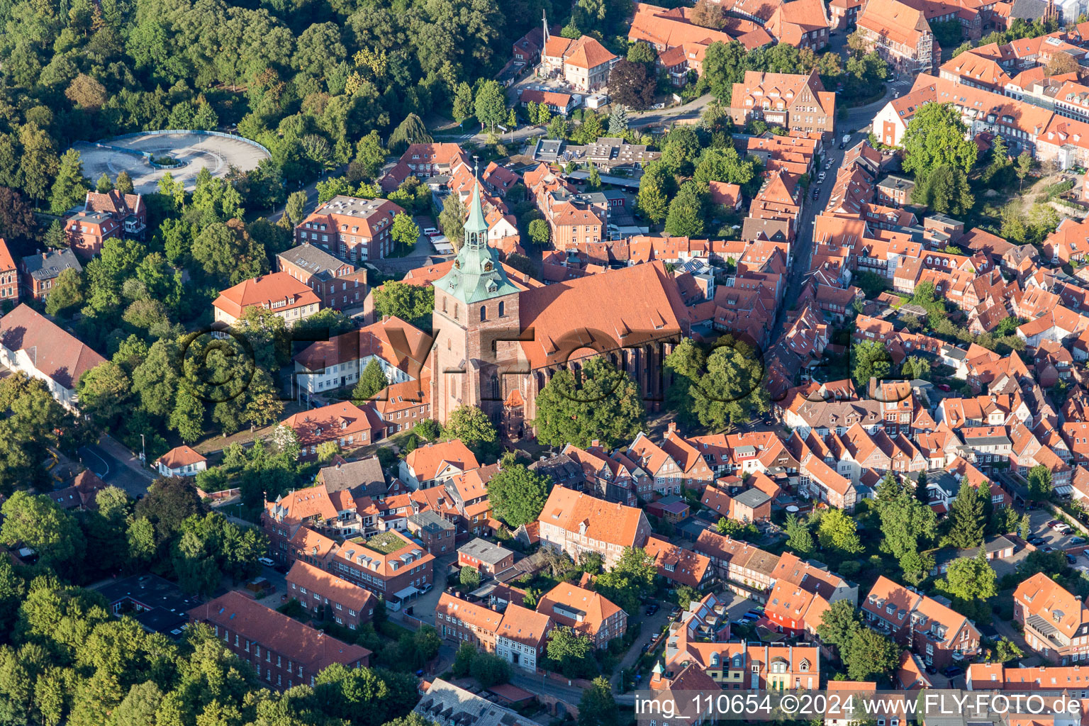 Vue aérienne de Église Saint-Michel à Lüneburg dans le département Basse-Saxe, Allemagne