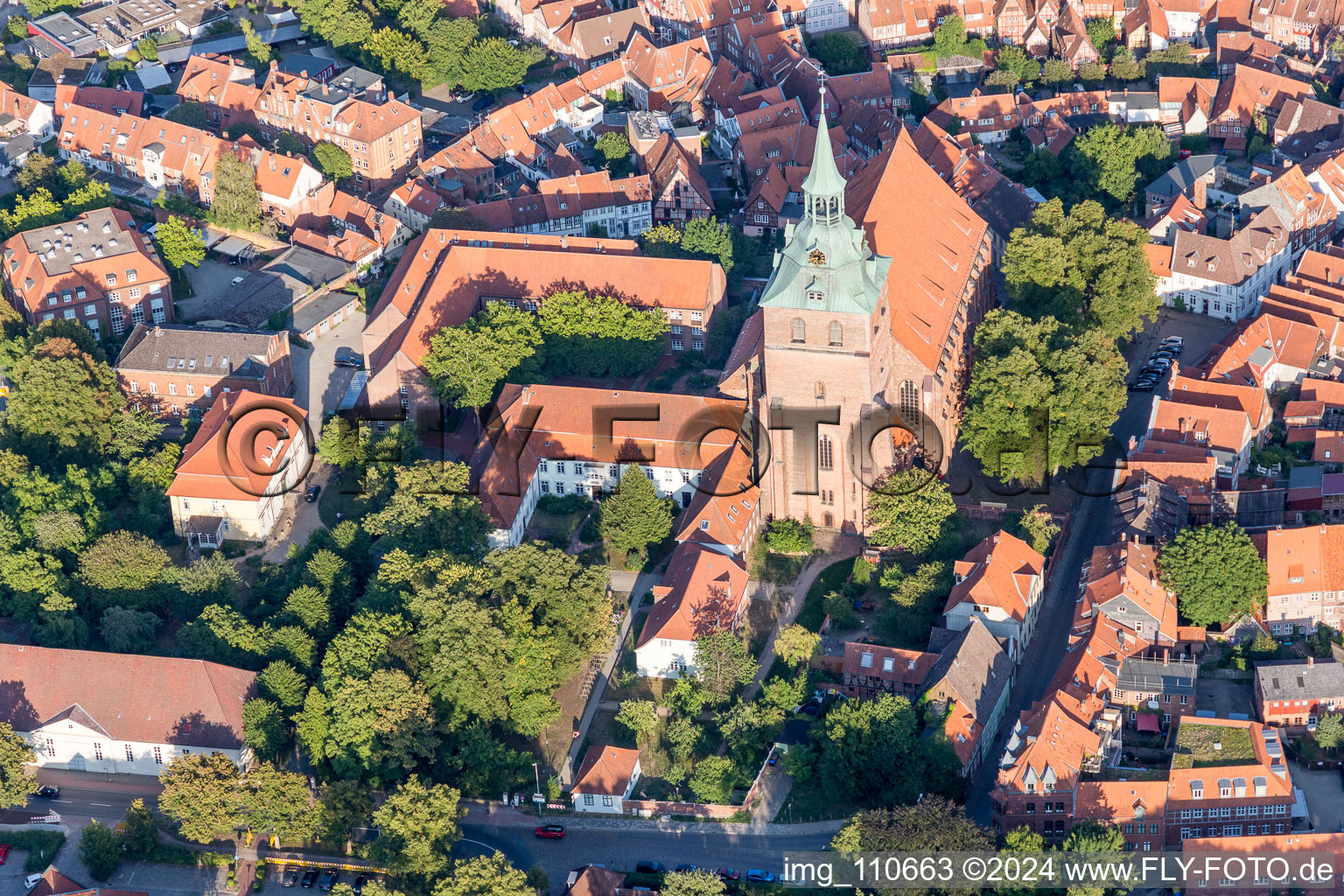 Vue aérienne de Église Saint-Michel à Lüneburg dans le département Basse-Saxe, Allemagne