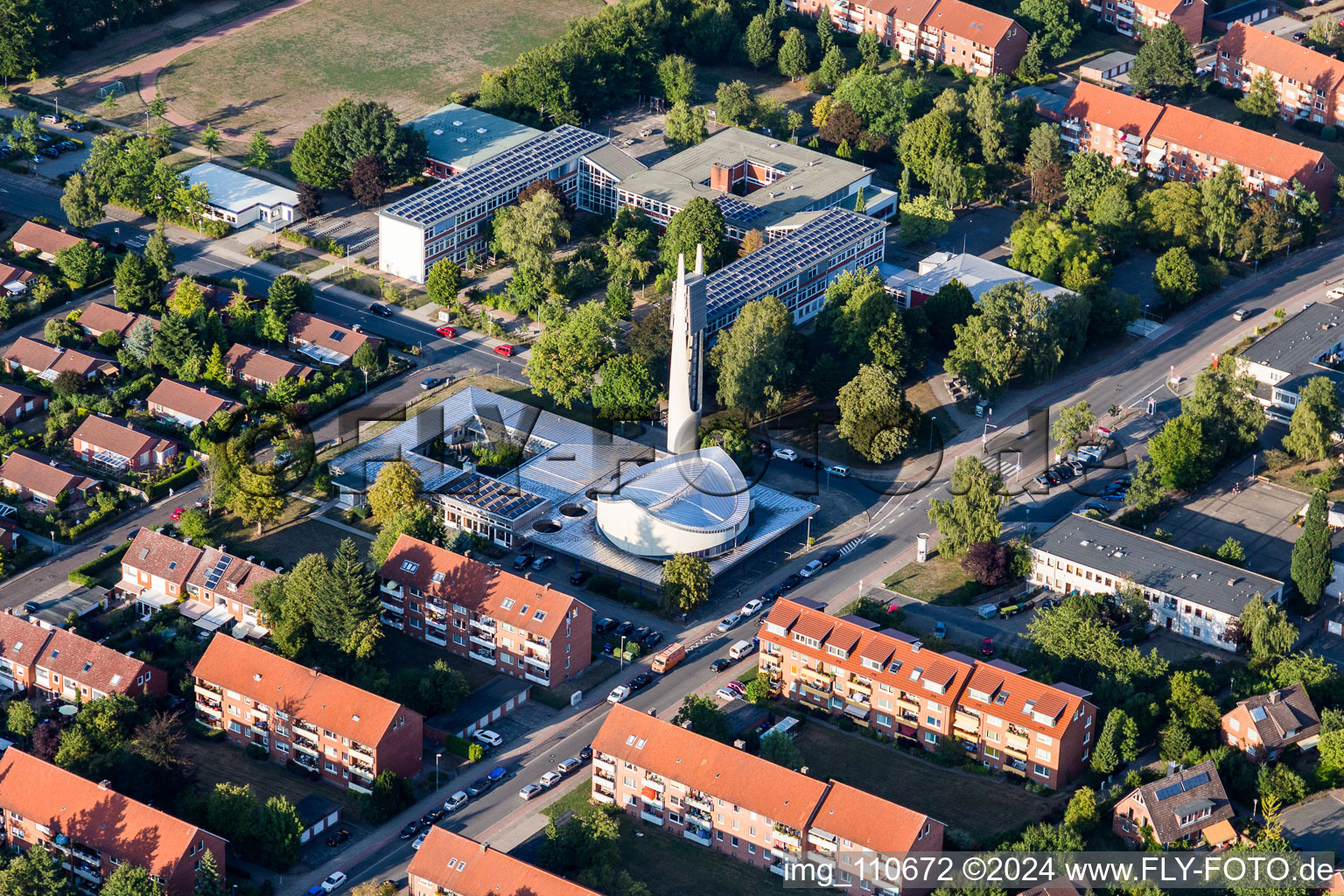 Vieille ville et centre-ville à Lüneburg dans le département Basse-Saxe, Allemagne vu d'un drone