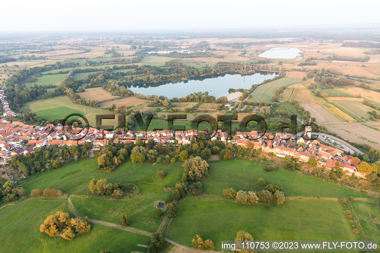 Vue aérienne de Jockgrim dans le département Rhénanie-Palatinat, Allemagne