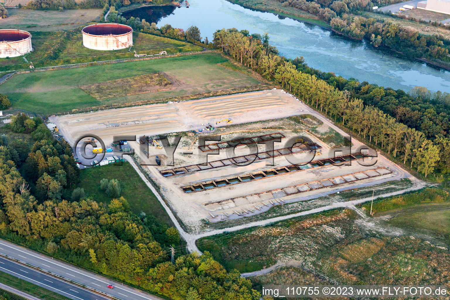 Vue aérienne de Ancien parc de stockage en cours de démantèlement à Jockgrim dans le département Rhénanie-Palatinat, Allemagne