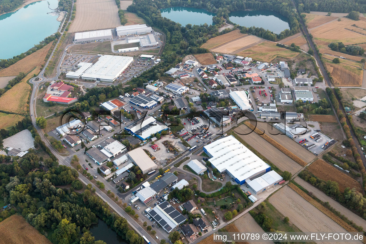 Vue aérienne de Installations techniques dans la zone industrielle à Hagenbach dans le département Rhénanie-Palatinat, Allemagne