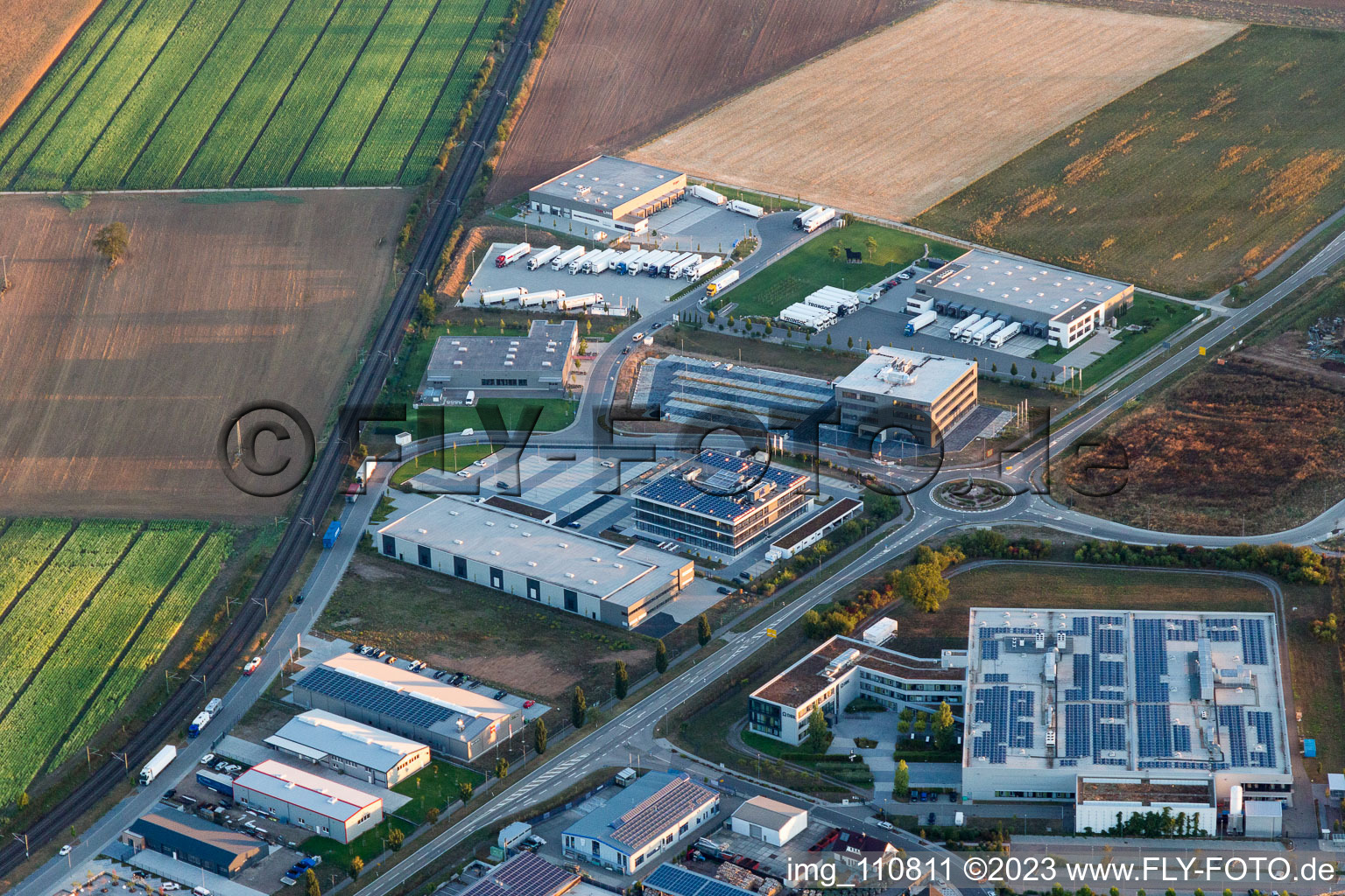 Rülzheim dans le département Rhénanie-Palatinat, Allemagne du point de vue du drone