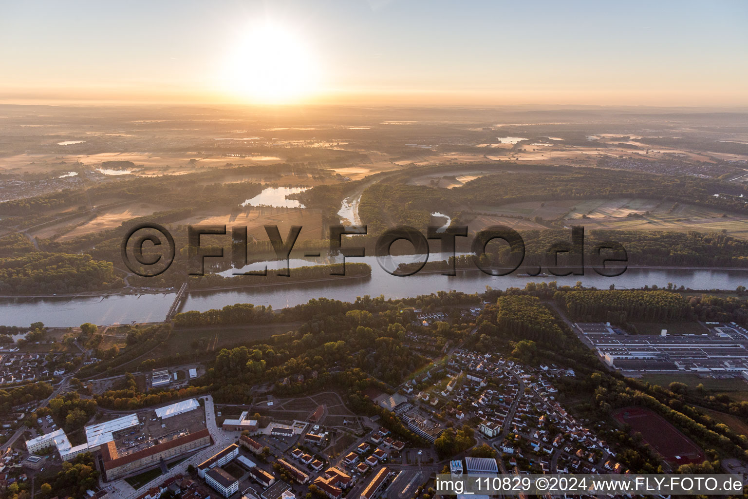 Germersheim dans le département Rhénanie-Palatinat, Allemagne depuis l'avion