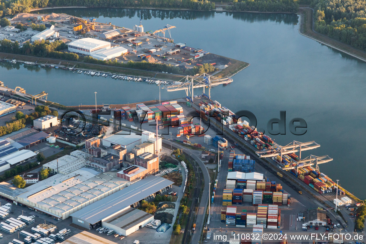 Vue aérienne de Port à Germersheim dans le département Rhénanie-Palatinat, Allemagne