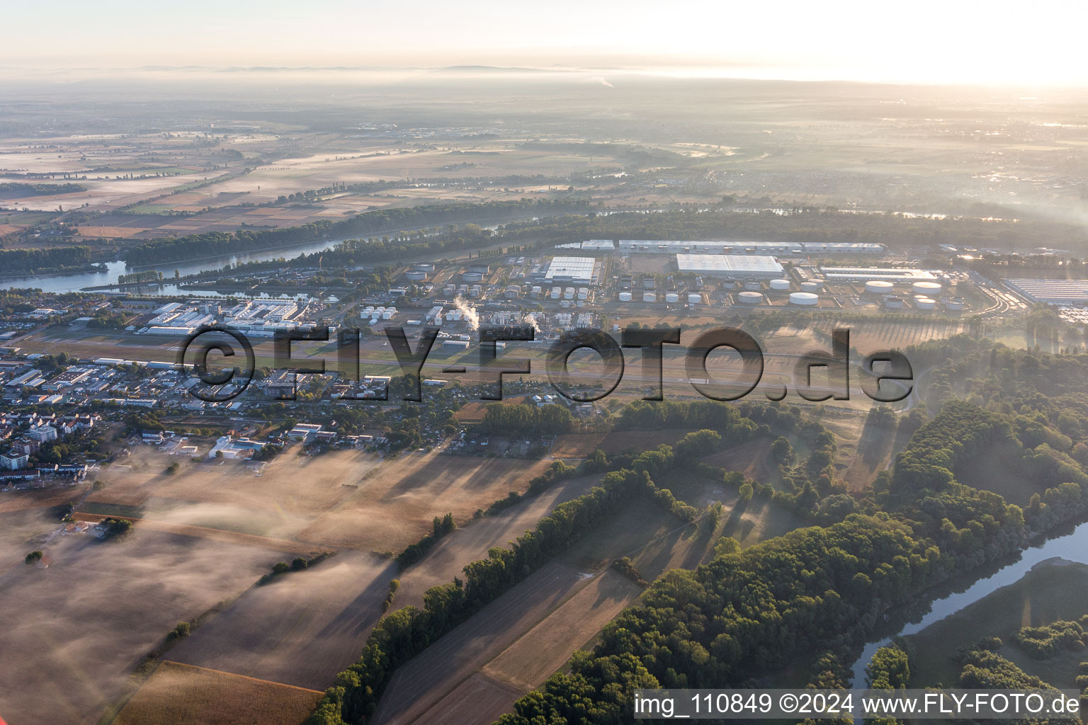 Aérodrome à Speyer dans le département Rhénanie-Palatinat, Allemagne depuis l'avion